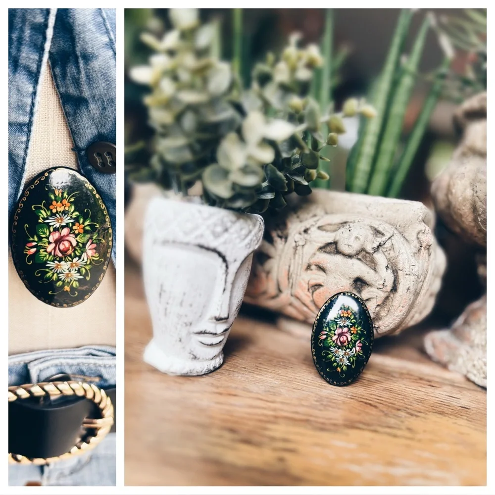 Vintage 1960s Hand-Painted Russian Lacquered Floral Brooc